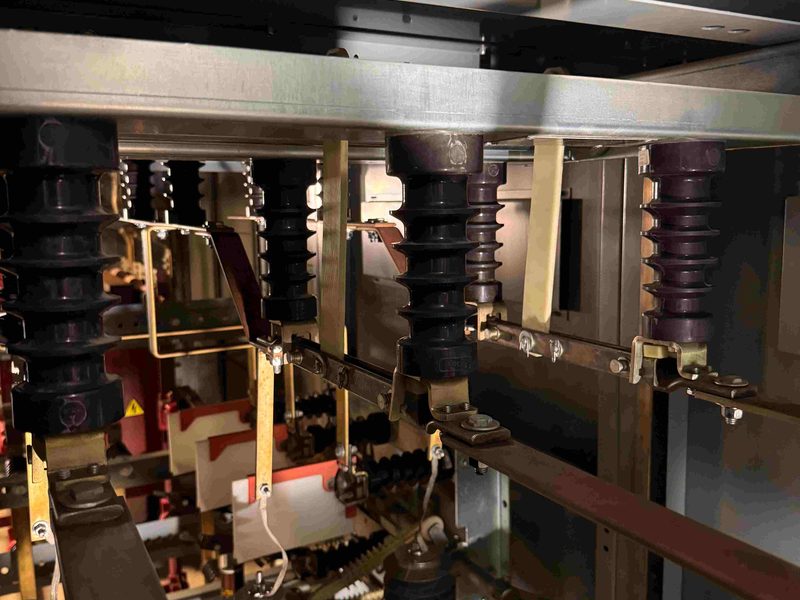 Interior de la subestación compacta