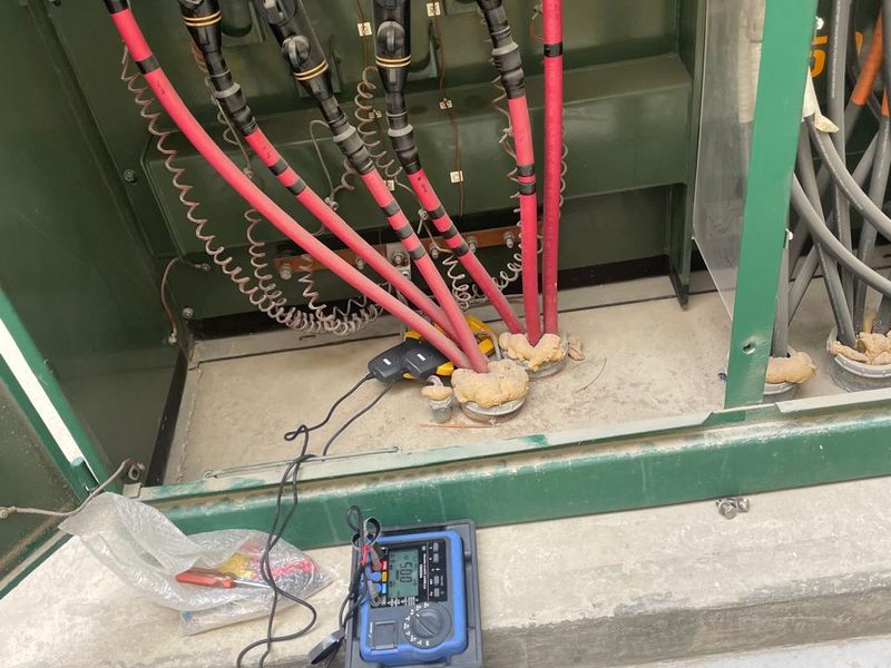 Conexiones de tierra del transformador de 500 kVA