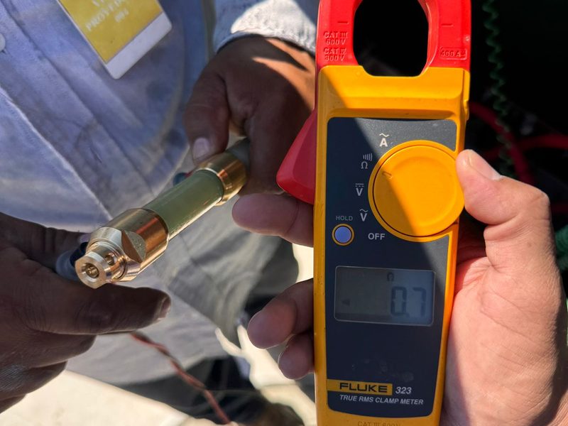Verificación del fusible con pinza amperimétrica
