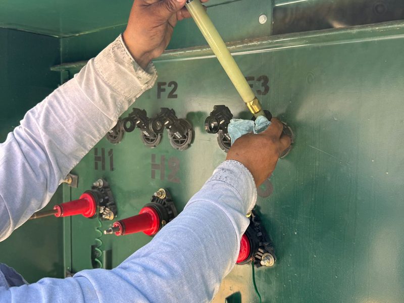 Instalación del portafusible con pértiga